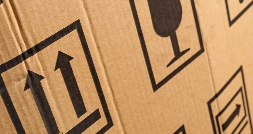 Como embalar objetos frágeis para uma mudança?